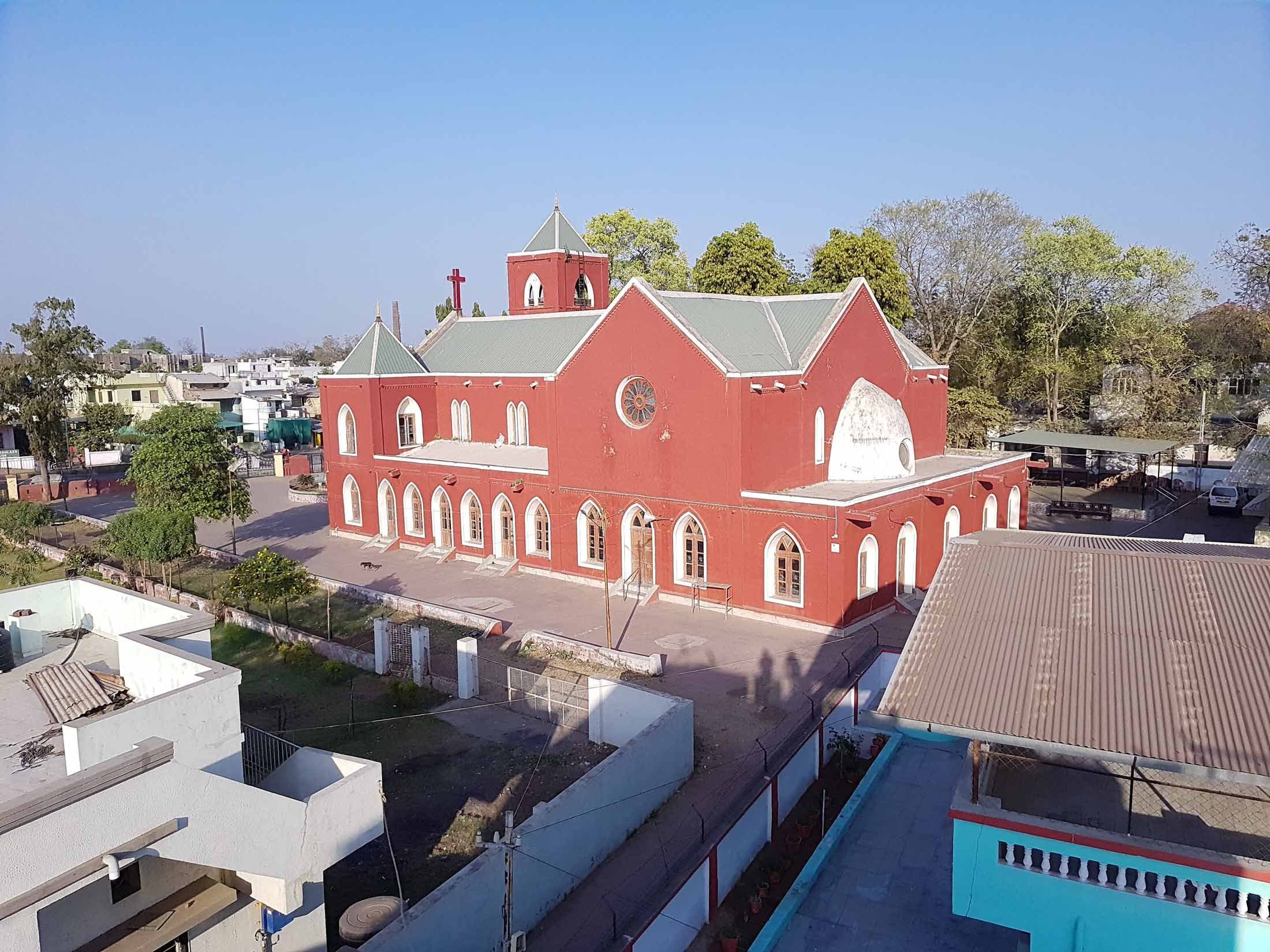Rooftop view of Methodist Church Nadiad and its forecourt, with the town of Nadiad beyond.